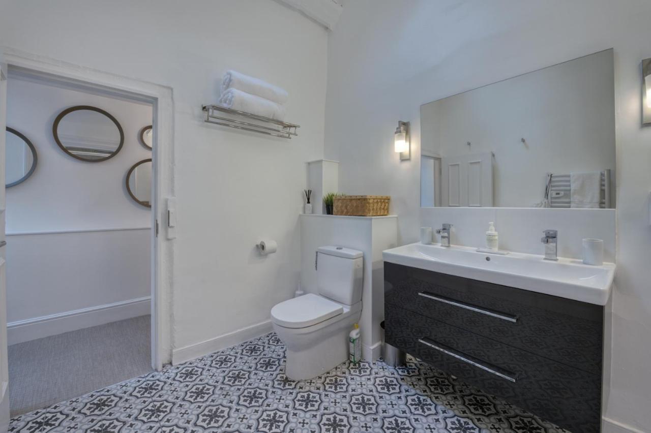 Beautiful Apartment On The Historic Rows Chester Kültér fotó